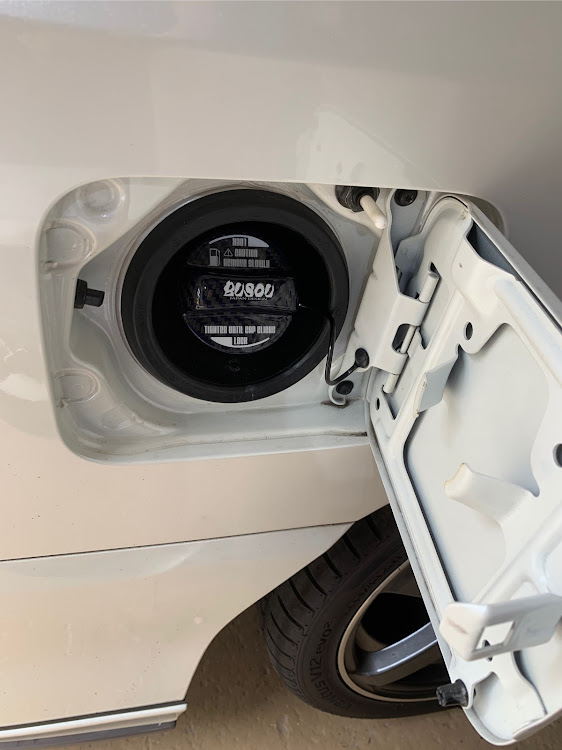 セレナのＣ26・セレナ・インパル・BUSOU・カーボンに関するカスタム事例の投稿画像5枚目