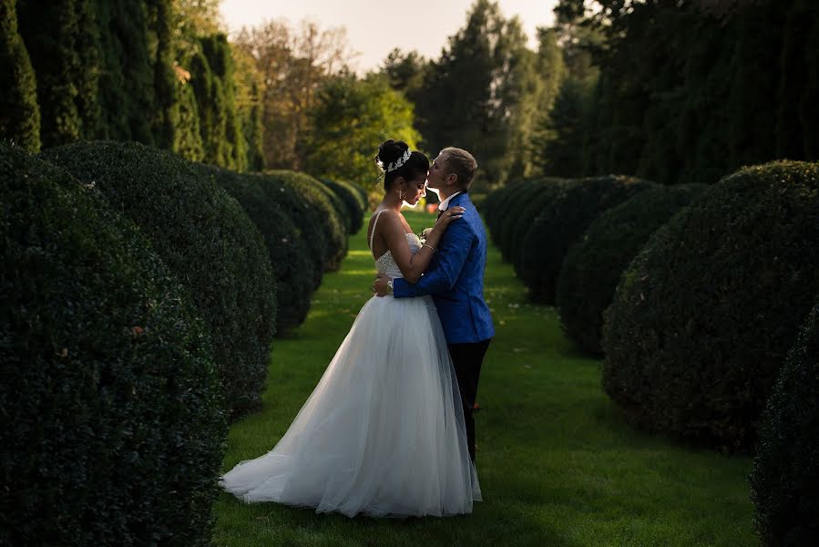 Fotógrafo de casamento Marius Balan (fotoemotii). Foto de 23 de janeiro 2017