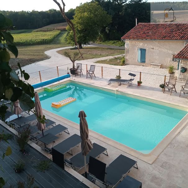 Vente maison 12 pièces 330 m² à Aubeterre-sur-Dronne (16390), 649 500 €