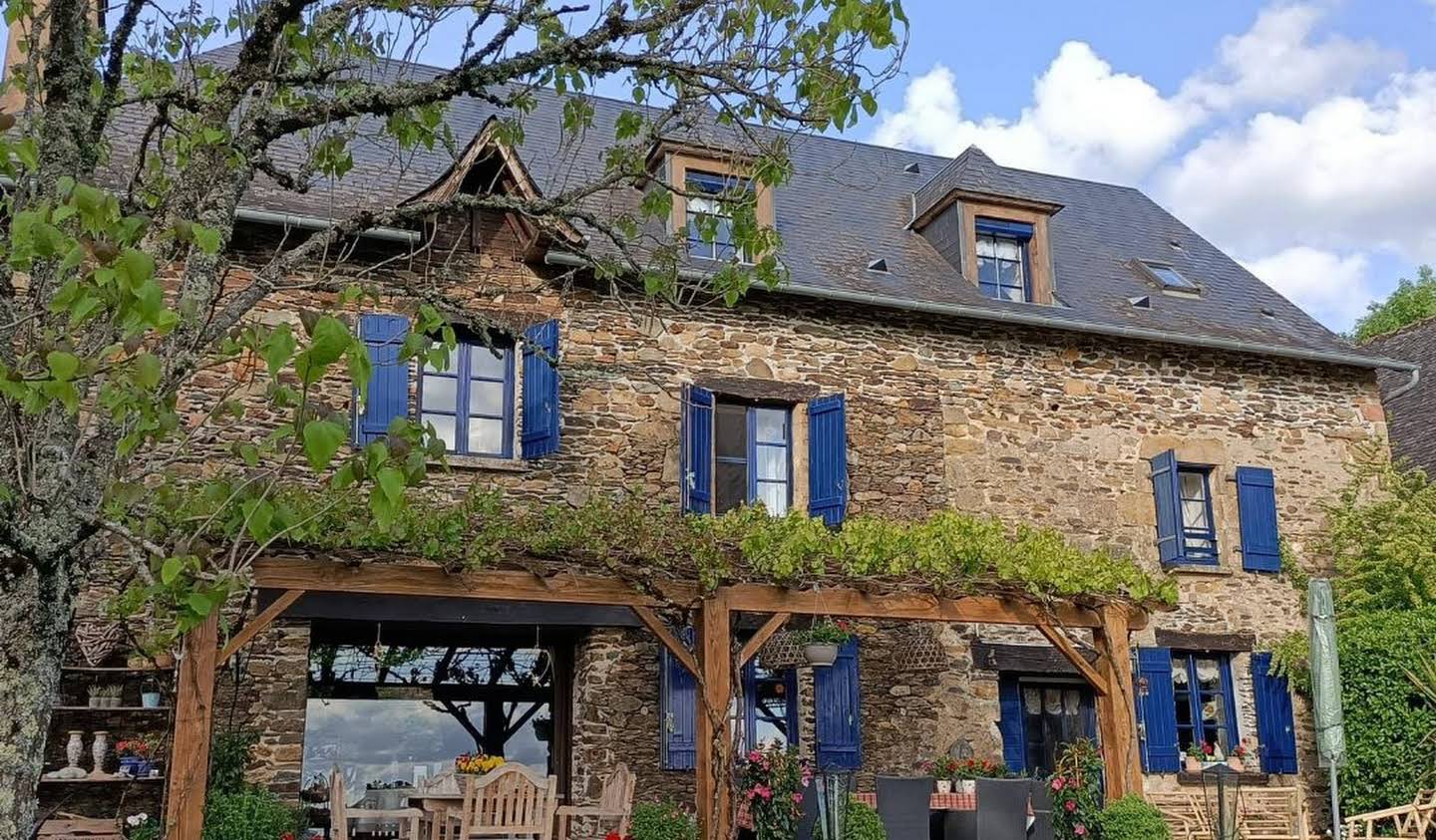 House with pool and terrace Juillac