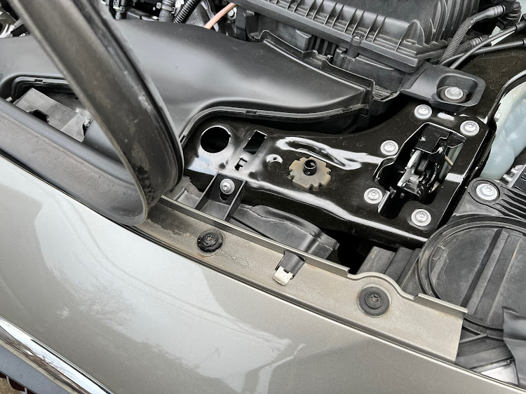 2シリーズ グランツアラーのBMW2シリーズ・グランツアラー・グリル交換・メッキグリル・Mスポーツに関するカスタム事例の投稿画像6枚目