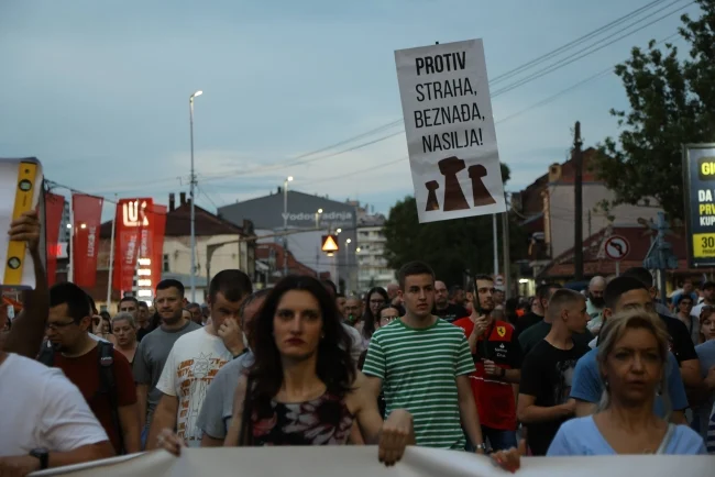  Nišlije protestovale protiv nasilja, na pola sata blokirana pruga Niš - Pirot