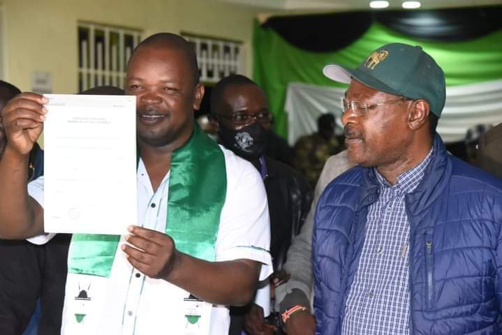 Ford Kenya's Majimbo Kalasinga with party leader Moses Wetang'ula after he was declared winner in Kabuchai.