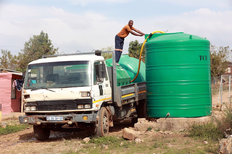 A water tanker refills a communal Jojo tank in Chris Hani ext 3, Hammanskraal.