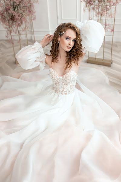 Wedding photographer Elena Babinceva (comilfo19). Photo of 3 April 2022