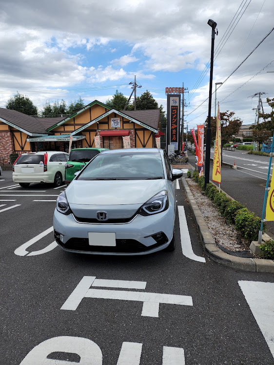 フィットのコメダコーヒー店・ホンダのディーラーに関するカスタム事例の投稿画像1枚目