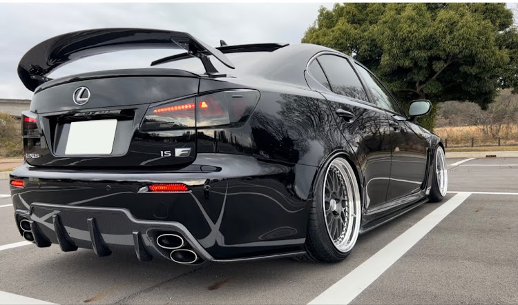 IS Fの愛車のお尻はこんな感じ・HNT会・novel headers・ワンオフマフラー・何か変わるかな〜wに関するカスタム事例の投稿画像1枚目