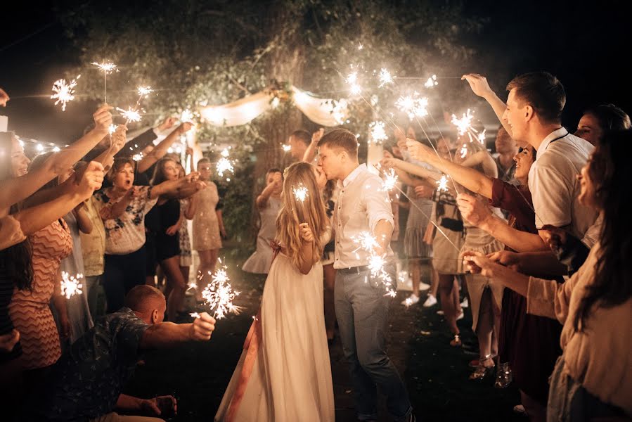 Fotógrafo de casamento Vadim Pastukh (petrovich-vadim). Foto de 3 de março 2017