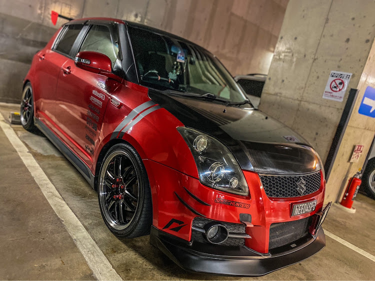 スイフトスポーツのS.H.I.L.I.S.・横浜スタイル・斜め45度の美学・目指せPickUpCars・ハート付ければなんでも良く見える説💕に関するカスタム事例の投稿画像1枚目