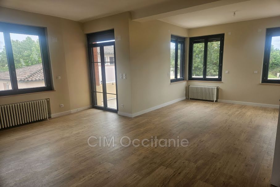 Location  appartement 4 pièces 102.5 m² à Montauban (82000), 985 €