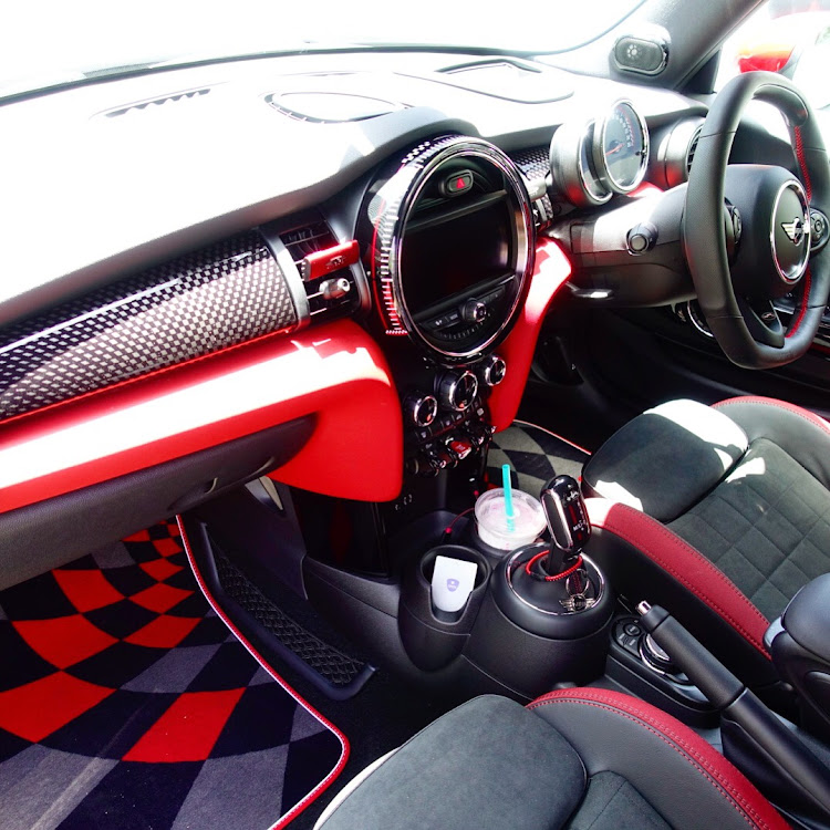 ミニジョンクーパーワークスのduell ag・MINI・F56・BMW MINI・ホリデースタイルに関するカスタム事例の投稿画像1枚目