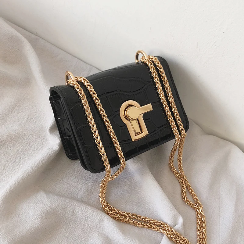 Sac bandoulière élégant et pratique, parfait pour un usage quotidien. Nombreux compartiments, bandoulière ajustable. Transportez vos essentiels avec style et confort.