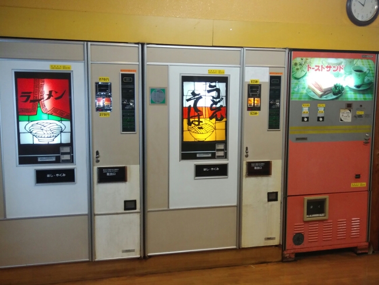 スカイラインのレトロ自販機・ドライブに関するカスタム事例の投稿画像3枚目