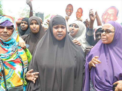 Abuduwak women spokesperson Mariam Hussein addresses the press at Sultan Dekhow Maalim Sambul Palace on Saturday / STEPHEN ASTARIKO