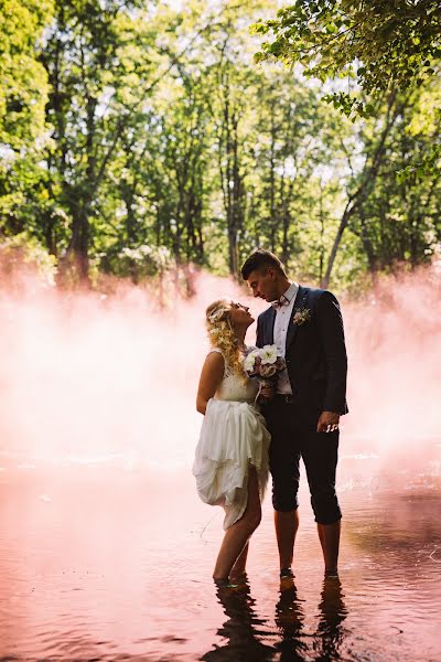 Fotógrafo de casamento Antra Oša (antraosa). Foto de 12 de dezembro 2019