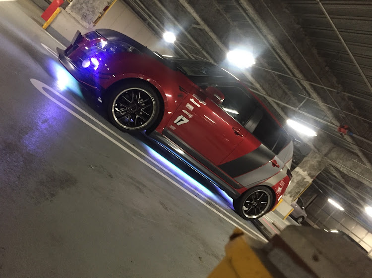 スイフトスポーツのS.H.I.L.I.S.・TEAM HOT COFFI・T.S FACTORYに関するカスタム事例の投稿画像3枚目