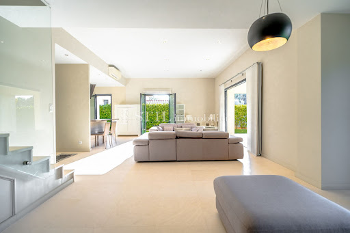 Maison avec piscine et terrasse 3