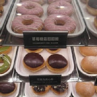 Krispy Kreme Doughnuts 甜甜圈