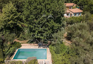 Maison avec piscine et terrasse 11