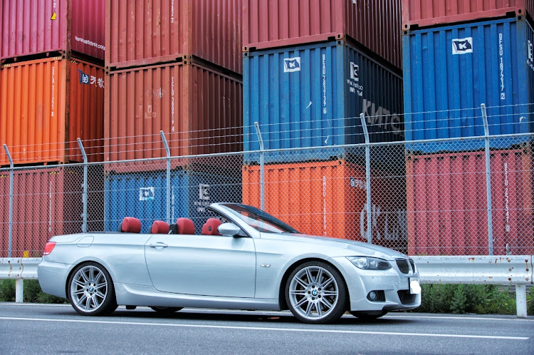 335i Cabrioletの夜中の撮影・都内某所・小雨の中・TT欲しい・お金もほしいに関するカスタム事例の投稿画像2枚目