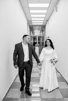 Wedding photographer Dasha Kapitanova (kapitanovafoto). Photo of 6 December 2021