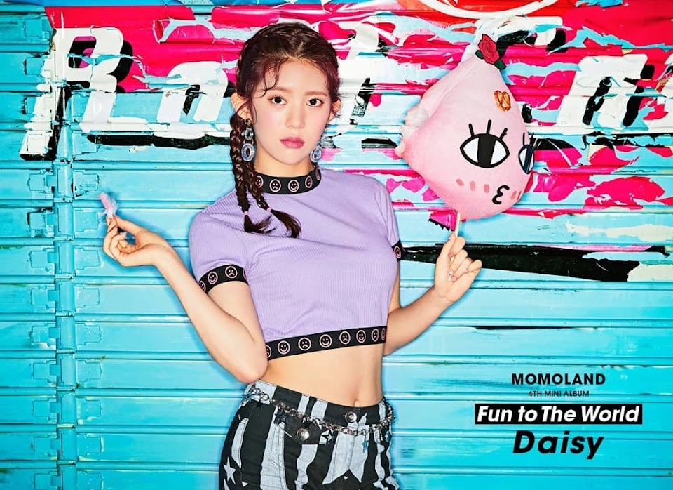 MOMOLAND_Daisy_Fun_To_The_World_promo_photo