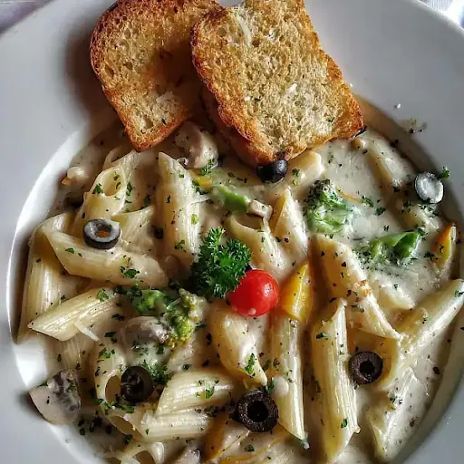 White Sauce Pasta