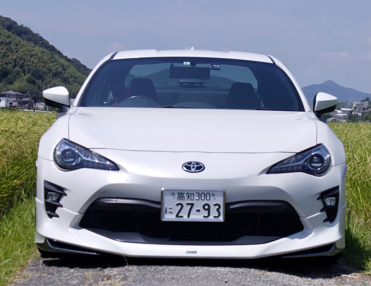 86の理想の車高と田舎道・一眼レフ撮影・スポーツカー好きな人と繋がりたい・86BRZオーナーさんと繋がりたい・ローダウンに関するカスタム事例の投稿画像2枚目
