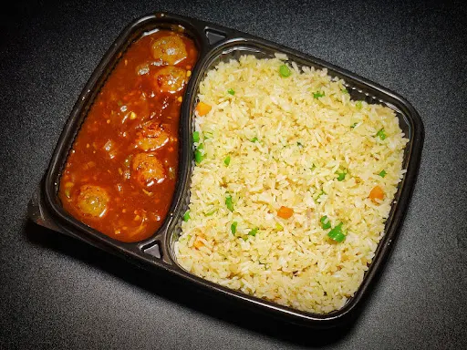 Veg Fried Rice With Veg Manchurian Gravy