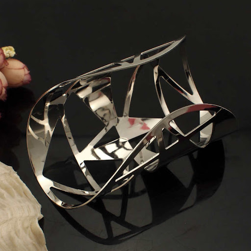 Title 2, Exaggerated Fashion Bar Female Singer Performan...