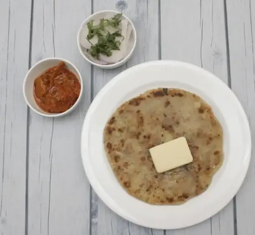 Aloo Paratha With Pickle