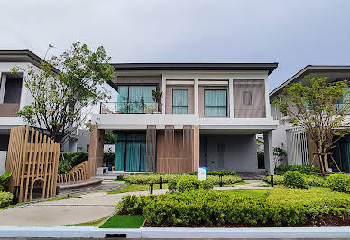 House with pool and garden 1