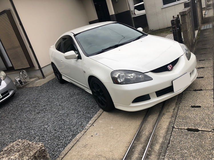 インテグラの車高調整・ダウンサス取付・マフラーワンオフ加工・なんちゃってR仕様に関するカスタム事例の投稿画像1枚目