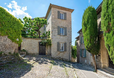 House with garden 5