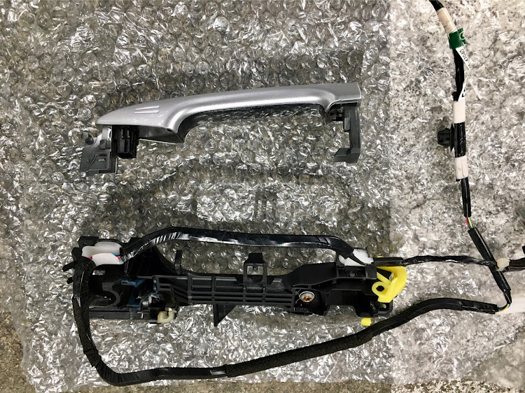 プリウスの大雨で被災された皆様へお見舞い申し上げます・荷物のご用命はカンガルーの西濃へ・puriten familyいつもありがとう😊👍・スマートエントリー取り付け・DIYに関するカスタム事例の投稿画像2枚目