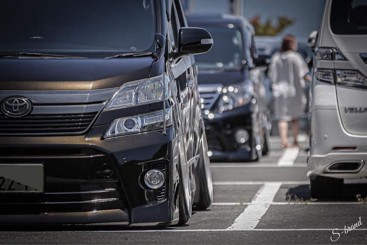 ヴェルファイアの8月もよろしくお願いします・夏休み・DIY・オールペン・LOW PRECIOUSに関するカスタム事例の投稿画像1枚目