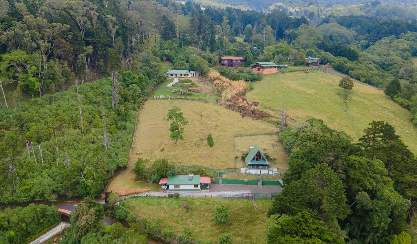 Corps de ferme avec jardin Barva