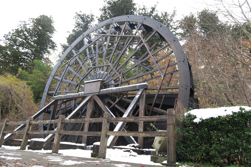 大水車 Big Water Wheel