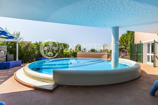 Villa with pool and garden 4