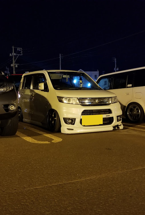 ワゴンRスティングレーのDIY・エアサス・仮付けに関するカスタム事例の投稿画像1枚目