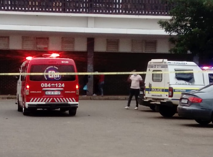 ER24 spokesperson Werner Vermaak said paramedics arrived on the scene at a shopping centre and around 5pm.