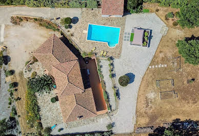 Villa with pool 2