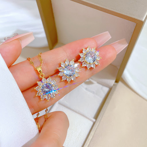 Title 7, Womens Fashion Personality Sunflower Necklace ...