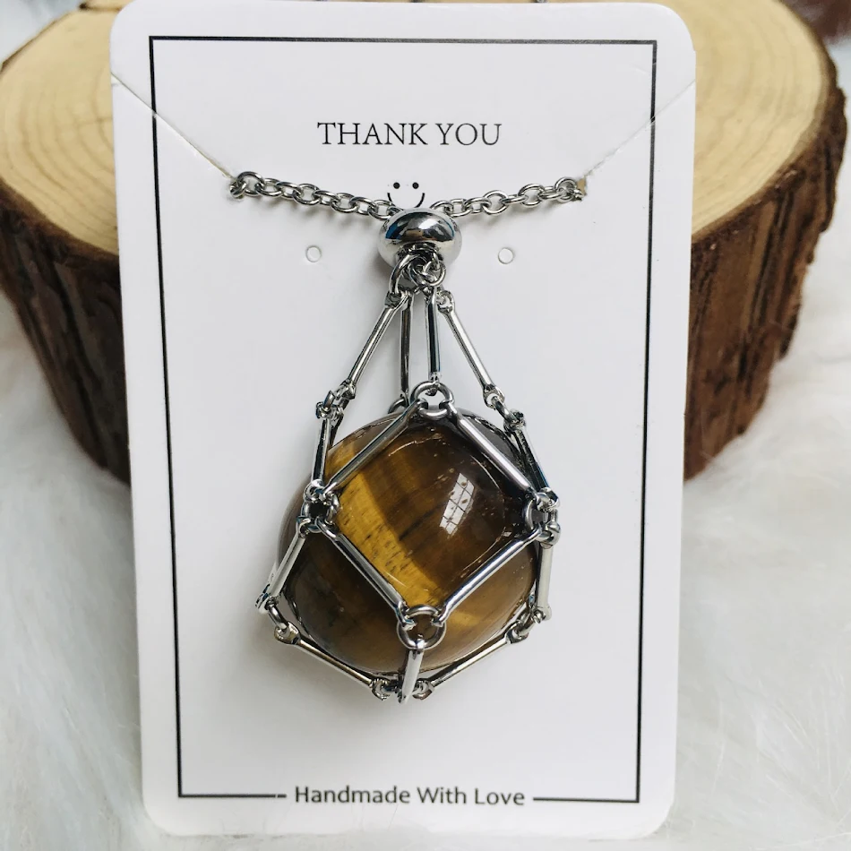 Mode sieraden ketting van bamboe met medium natuurlijke kristal mesh tas geweven, een stijlvolle aanvulling voor elke outfit.