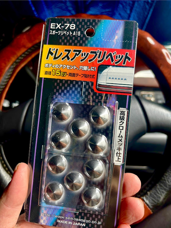bBのリベットデカール・燃料計不具合・スタッドレスタイヤへ交換・車検は問題無に関するカスタム事例の投稿画像1枚目