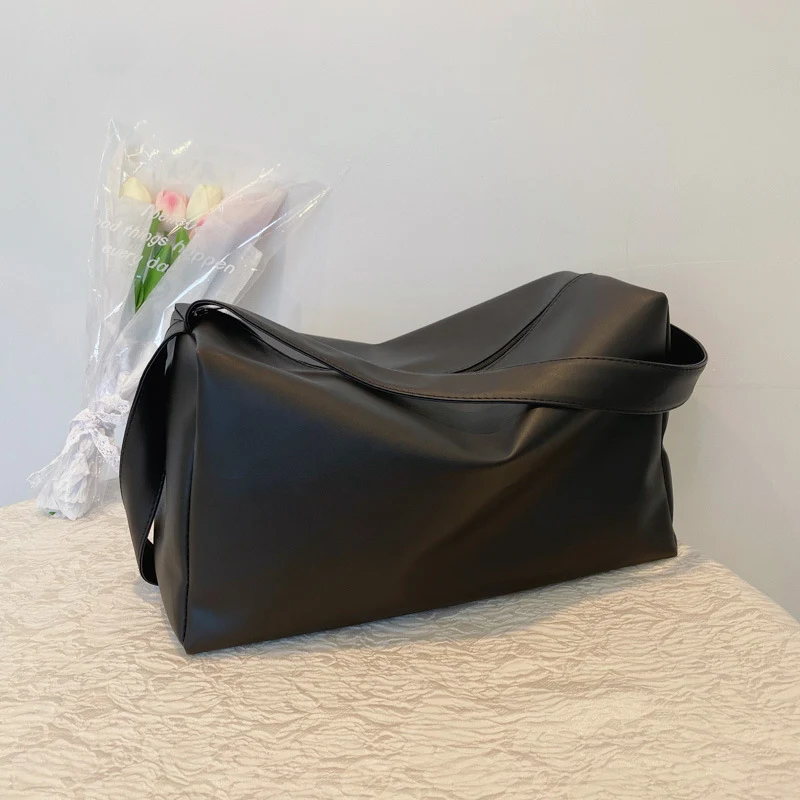 Zachte, modieuze damestas met grote capaciteit. Trendy en casual schoudertas voor vrouwen, ideaal voor dagelijks gebruik en veelzijdig.