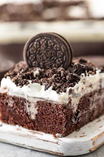 Creamy Oreo Poke Cake