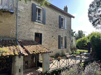 maison à Saint-Jean-d'Angély (17)