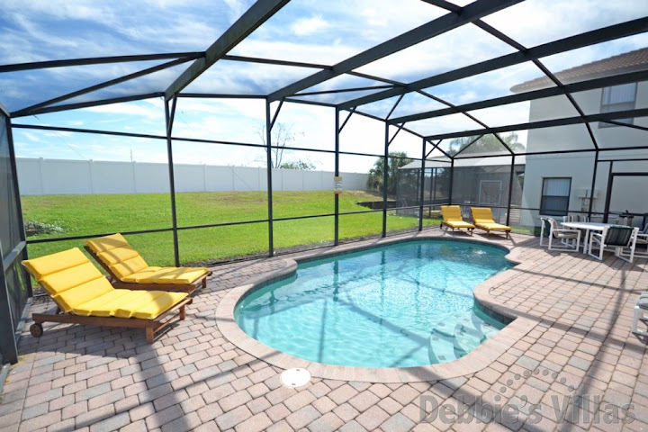 Private pool with no overlooking neighbours at this Orlando villa