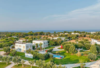 Villa avec piscine et terrasse 1